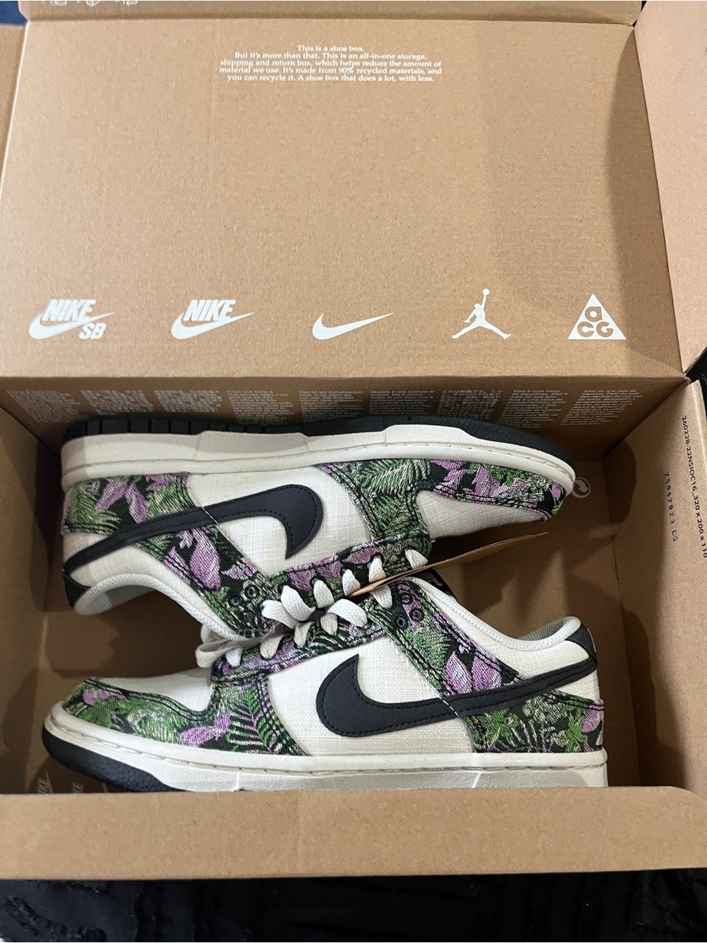 Nike Dunk Low - Picture 7 of 11
